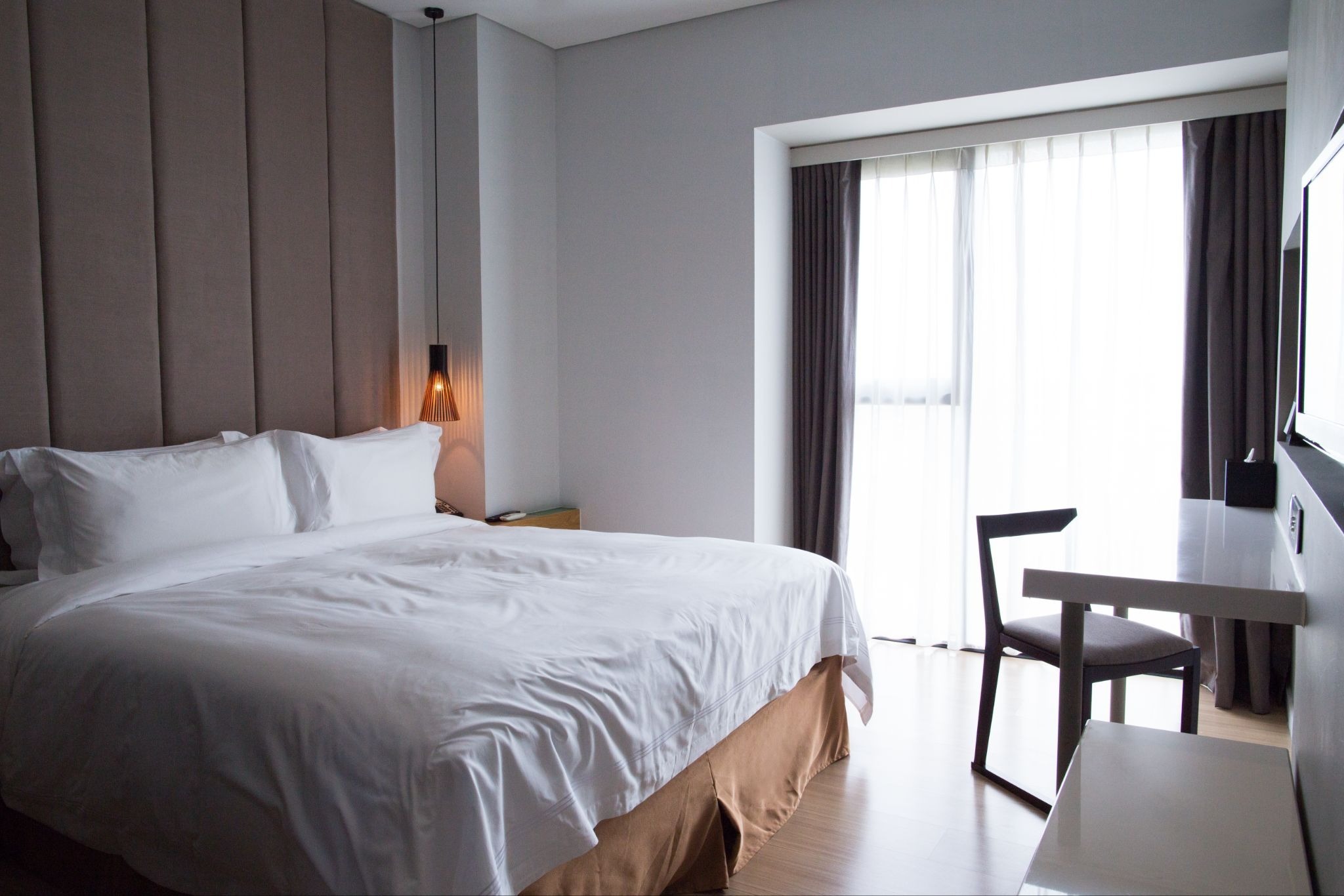 Hotel Room vs. Suite Hotel: Which One Is Right for You?